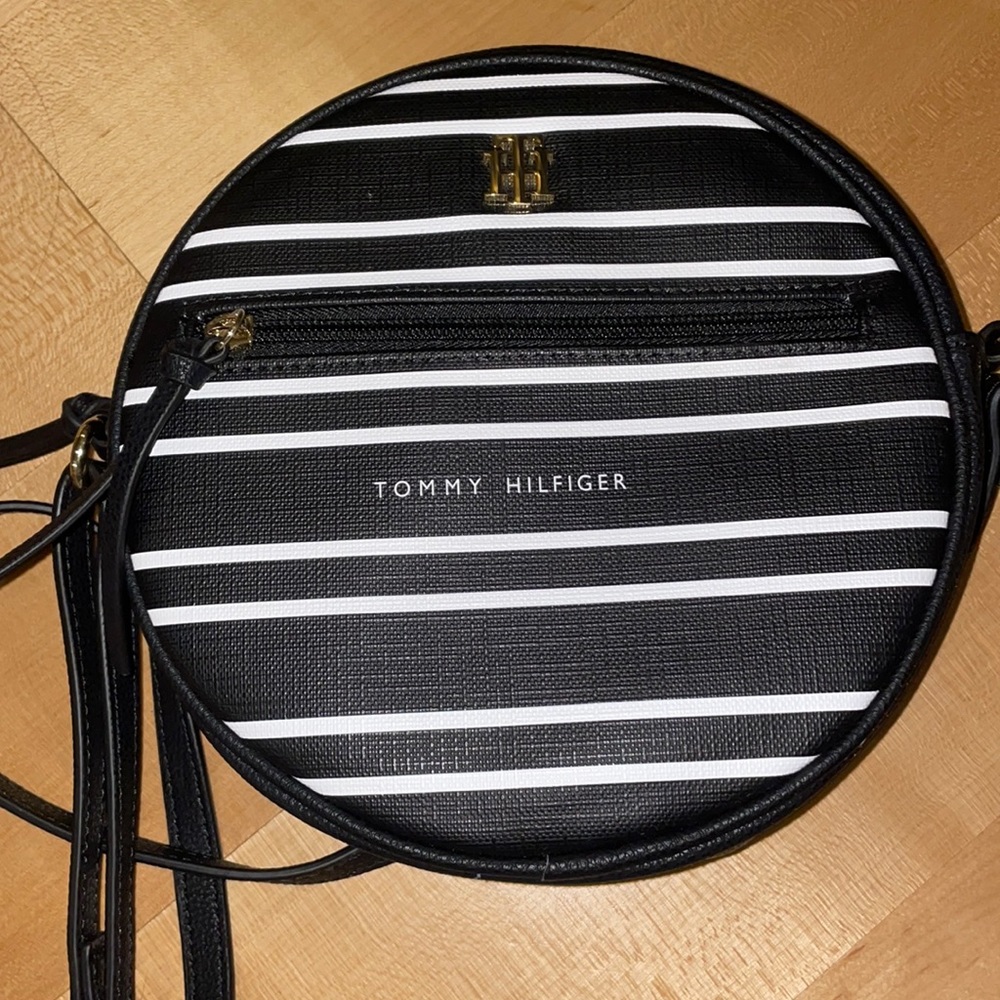 Circle crossbody bag
